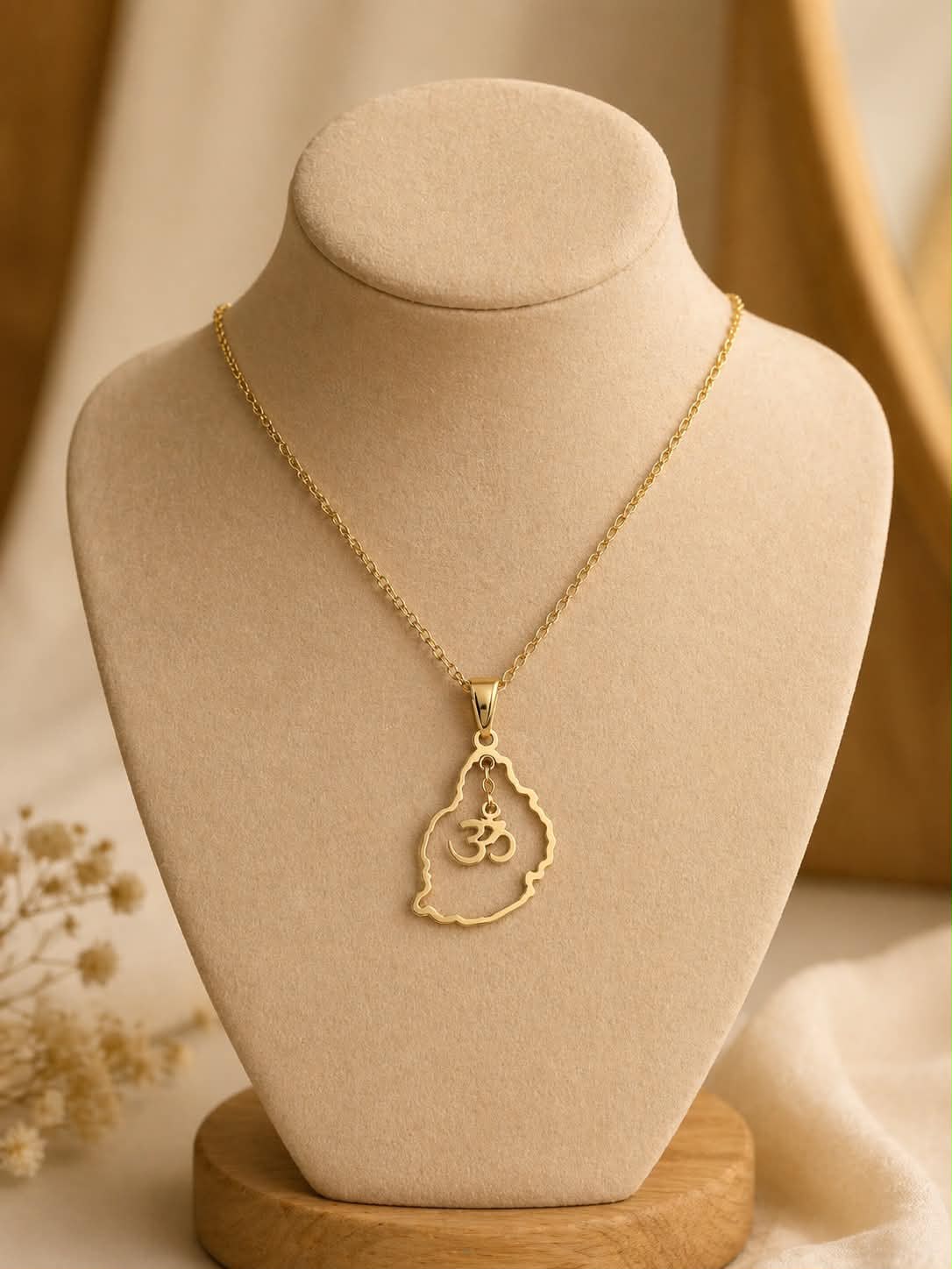 Sacred Roots Pendant - ॐ
